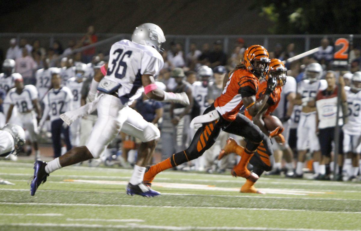 Isaac Whitney running with the football against El Camino. (Photo by Luis Solis)