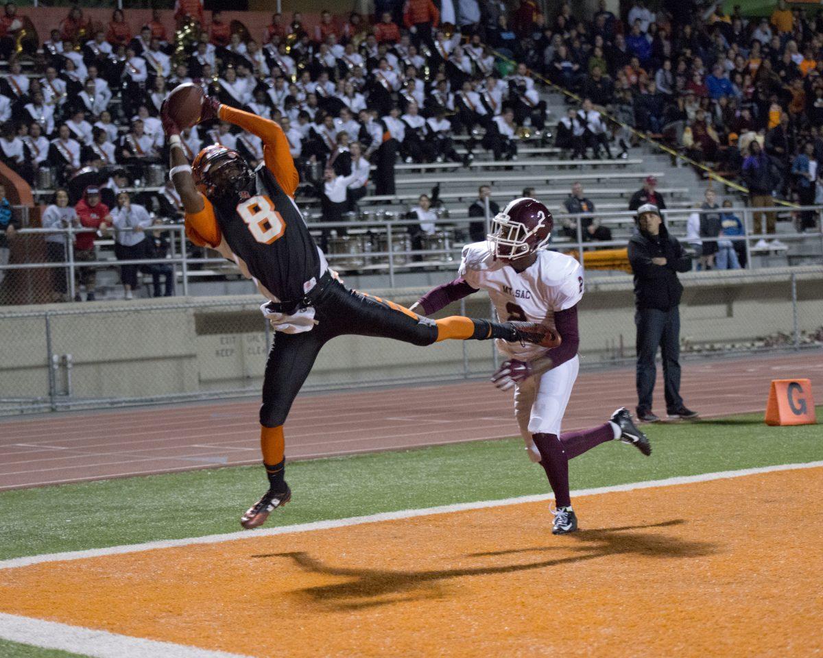 TOUCHDOWN: Isaac Whitney completes the pass and scores a touchdown for RCC  at the state semifinals held at RCC on Nov. 29, 2014. (Michael Walter | Asst. Photo Editor)