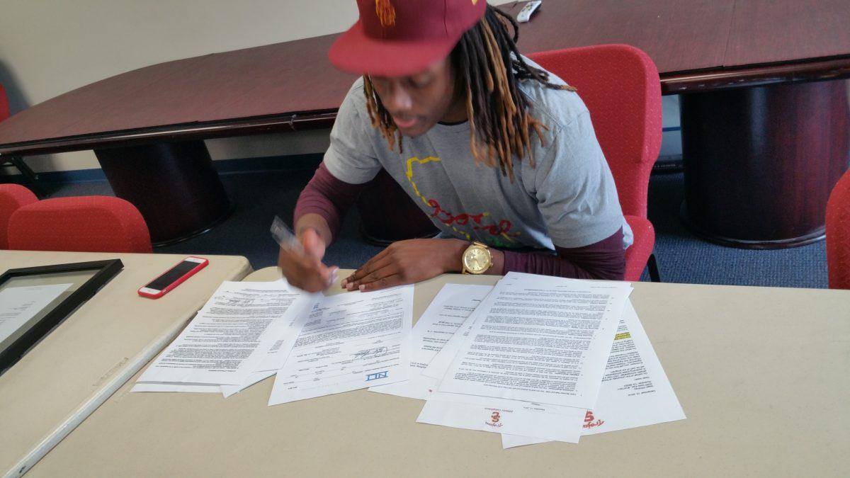 Isaac Whitney signs with USC (Photo Courtesy of KC Whitney)