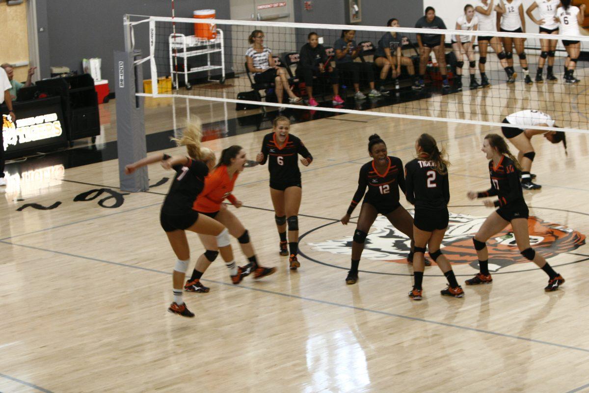 VOLLEYBALL: Tigers' improve to 6-1 overall after defeating Cerritos College