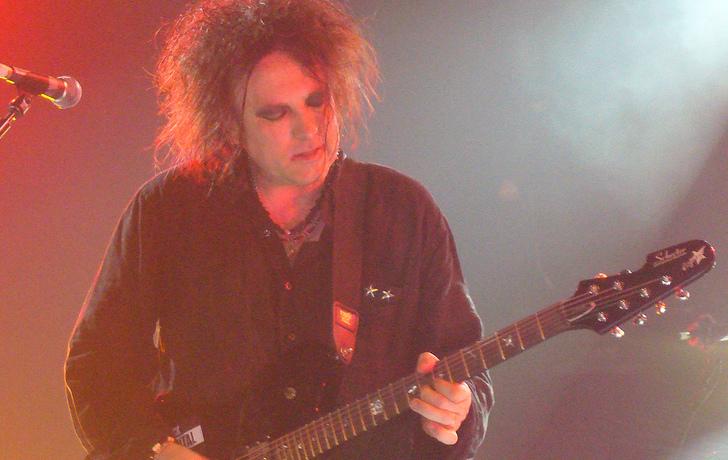 Robert Smith of The Cure live in Singapore Aug. 1, 2007. Image courtesy of Wikimedia Commons.