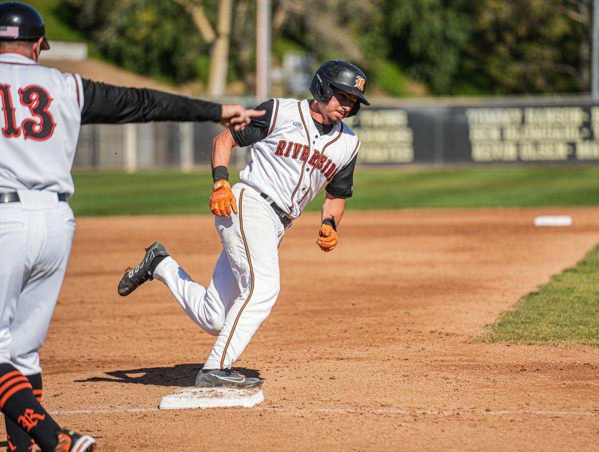 An Riverside City College Tiger rounds third base to try and score.