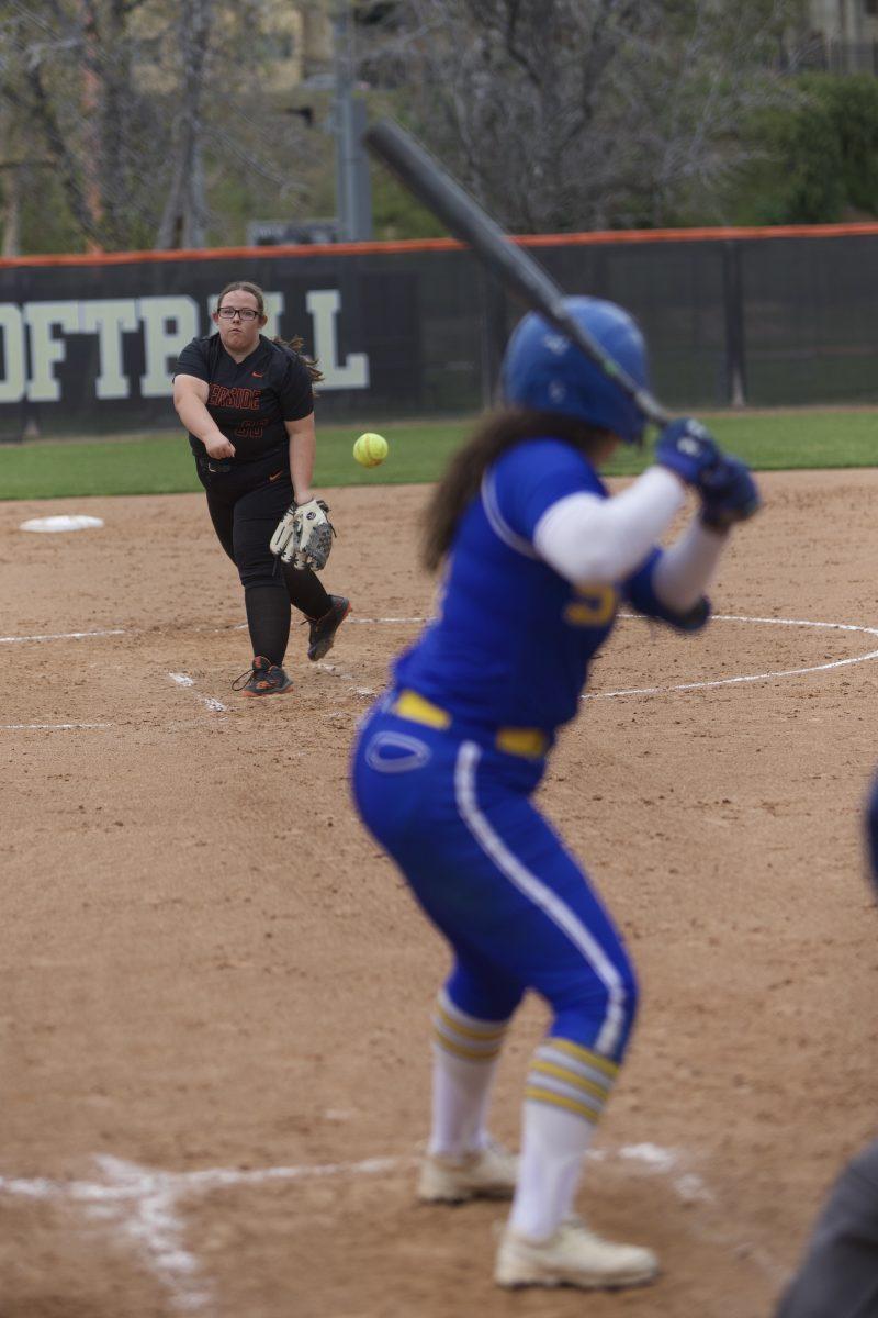 Ereka Gibbs throws a pitch to a Santiago Canyon batter on March 20. Photo by Mathew Acosta, Viewpoints.