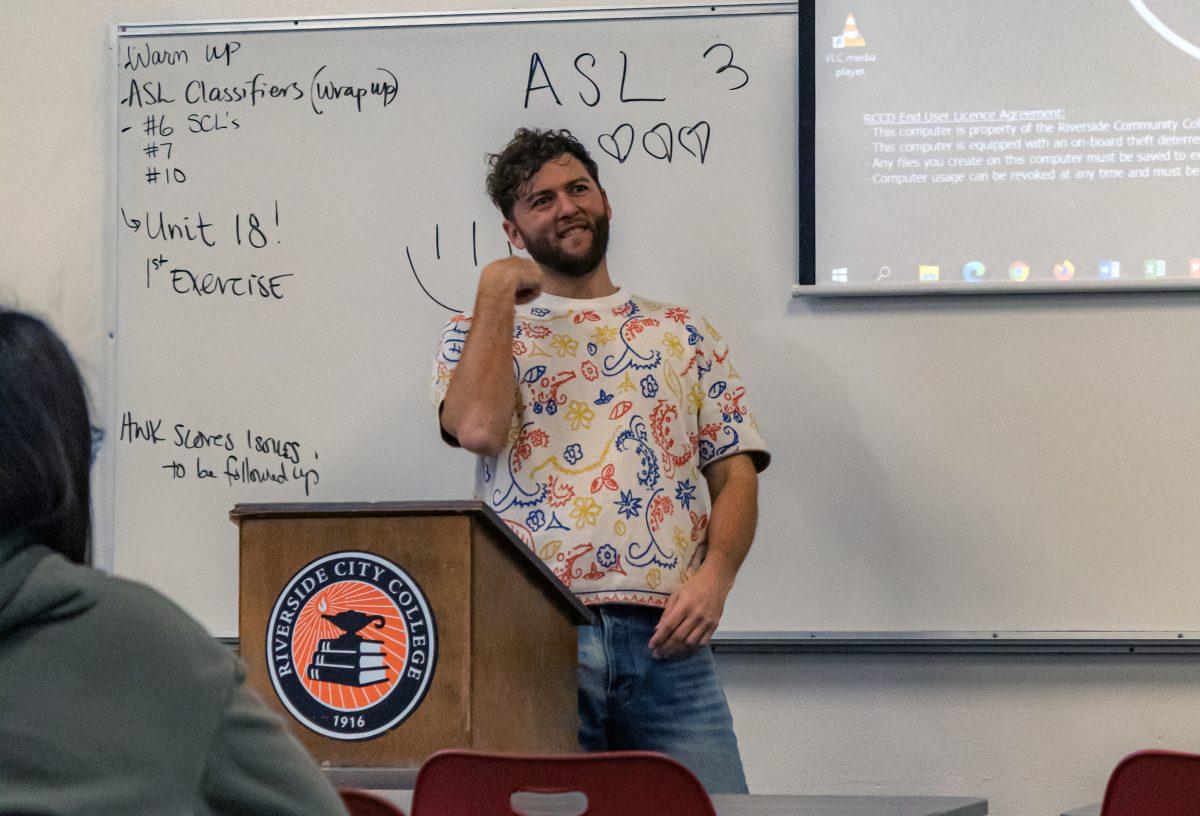 Tommy Korn, a deaf professor at Riverside City College, teaches ASL 3 on Mar 7.  Photo by Ausja Nolan, viewpoints 