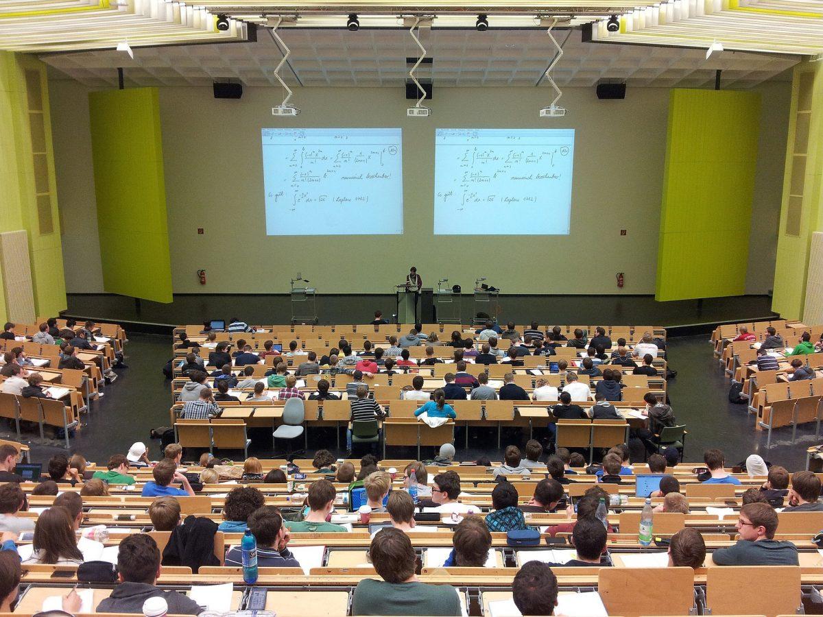 Photo courtesy of Nikolayhg, Pixabay. Growing up students are told to go to college in order to be successful. Attending lectures in large classrooms is a big adjustment.