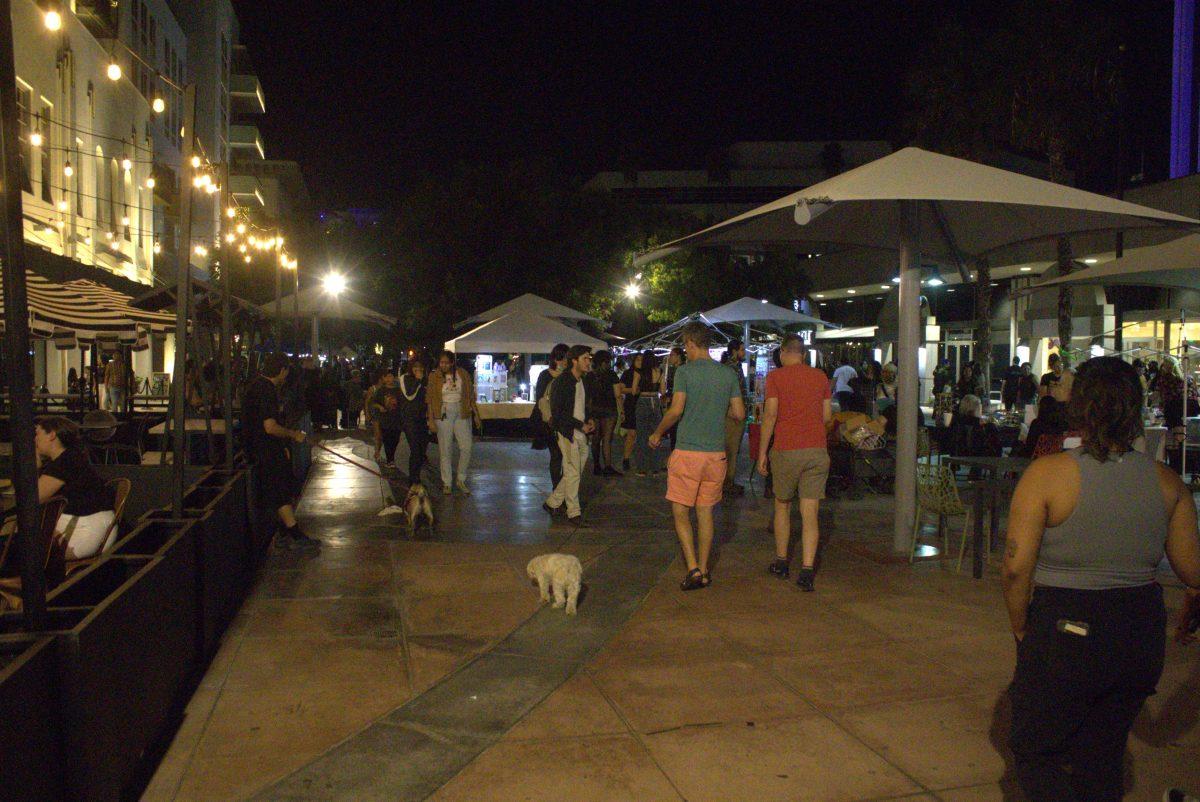 People walk toward vendors at the Riverside Art Walk, a monthly art sale located in downtown Riverside on Oct 5. (Adrian Taylor | Viewpoints) 