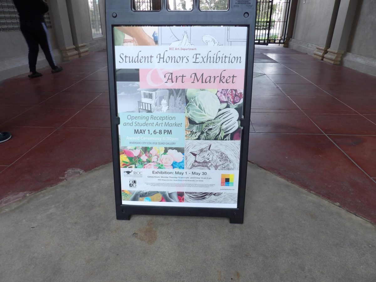 Student Honors Exhibition Art Market sign.