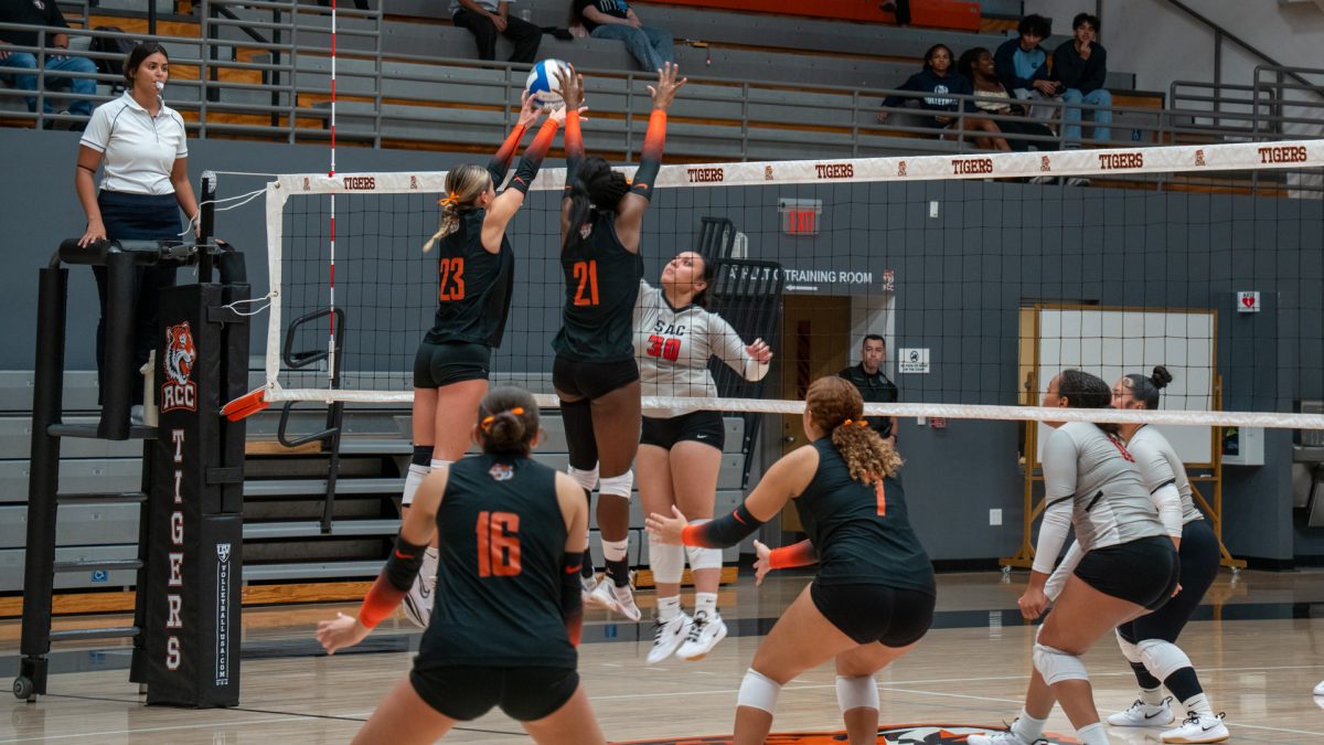 10SACvsRCC.WVolleyball.Viewpoints.LupitaR (1)